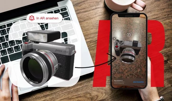 Kamera als 3D-Modell mit dem Knopf „In AR ansehen“ über einem Laptop, rechts dieselbe Kamera per AR im Smartphone