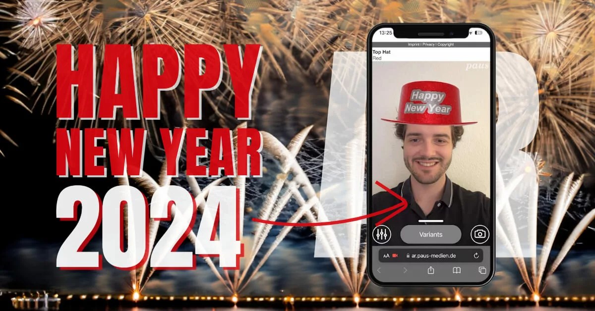 Mann mit virtuellem rotem Zylinder „Happy New Year“ im Smartphone-Browser, dahinter Feuerwerk und die Jahreszahl 2024